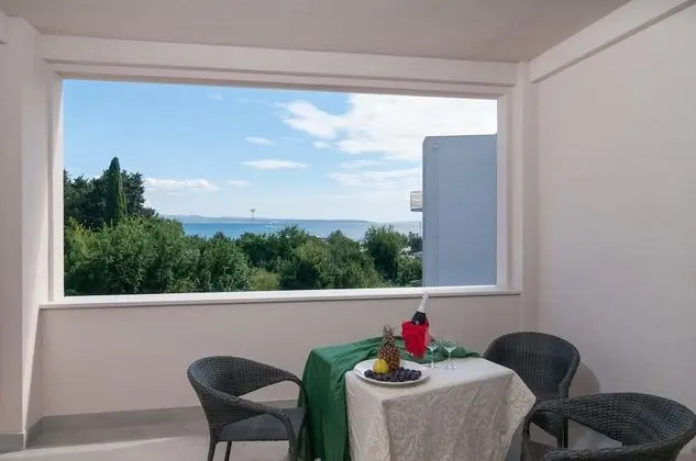 Tek Büyük veya İki Ayrı Yataklı Oda, Balkon (1)