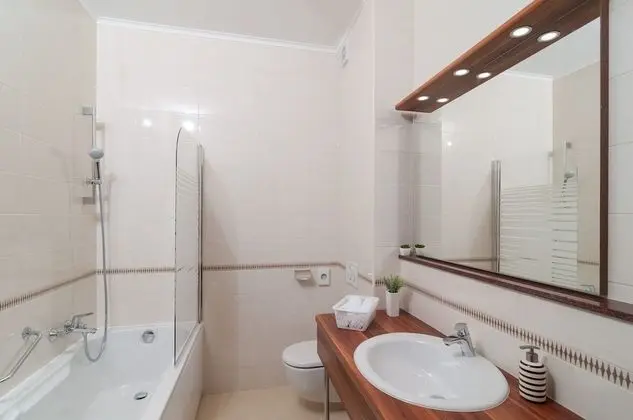 Tek Büyük veya İki Ayrı Yataklı Oda, Balkon (1)