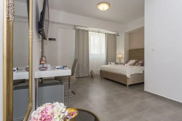 Deluxe Tek Büyük Yataklı Oda (1)