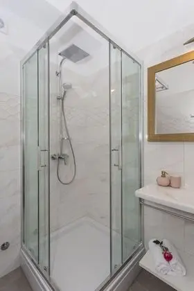 Deluxe Tek Büyük Yataklı Oda (1)