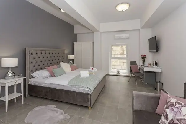 Deluxe Tek Büyük Yataklı Oda (2)