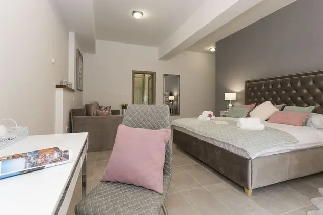 Deluxe Tek Büyük Yataklı Oda (2)