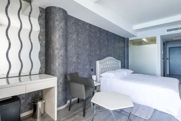 Tek Büyük Yataklı Oda, Balkon, Plaj Manzaralı