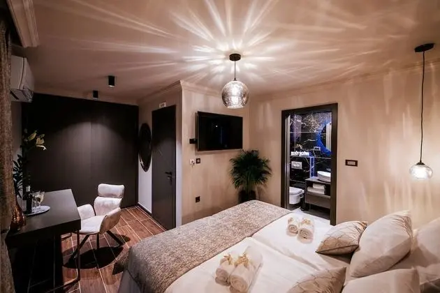 Exclusive Oda, 1 Büyük (Queen) Boy Yatak, Özel Banyo, Şehir Manzaralı