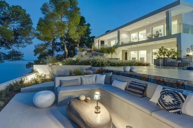 Royal Villa