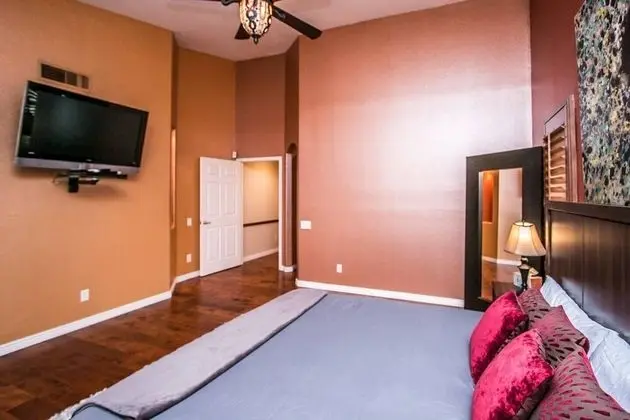 Ev (4 Bedrooms)