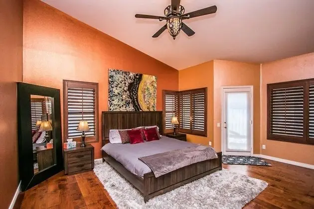 Ev (4 Bedrooms)