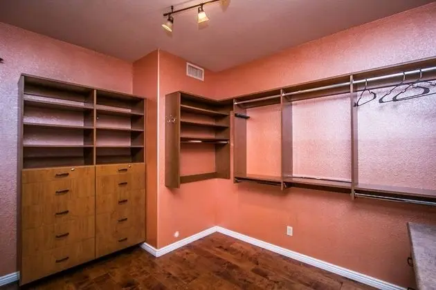 Ev (4 Bedrooms)