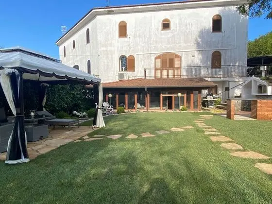 Villa, 4 Yatak Odası, Şömine