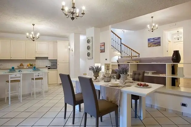 Villa, 4 Yatak Odası, Şömine