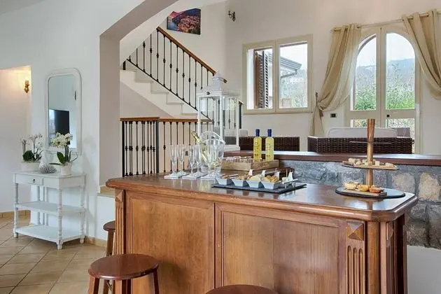 Villa, 4 Yatak Odası, Şömine