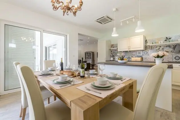 Villa, 4 Yatak Odası, Kişiye Özel Havuzlu