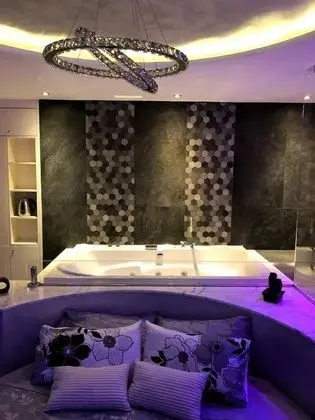 Deluxe Süit, Jakuzi