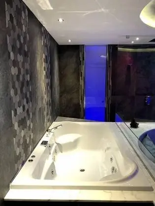 Deluxe Süit, Jakuzi