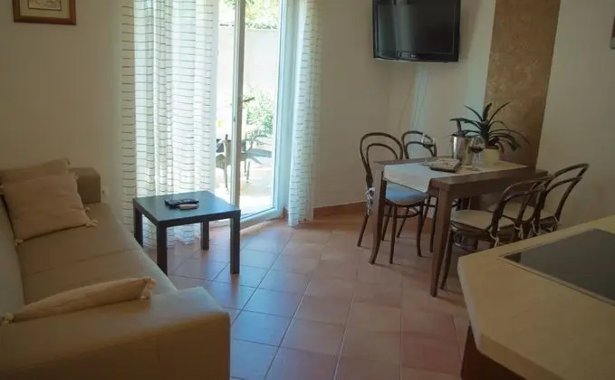 Apart Daire, 2 Yatak Odası, Bahçe Manzaralı