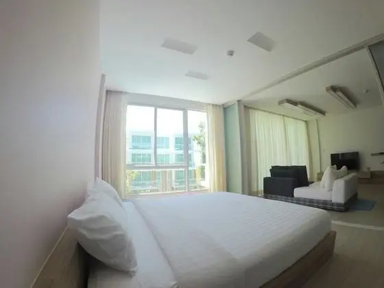 1 Bedroom Apartment with Pool View