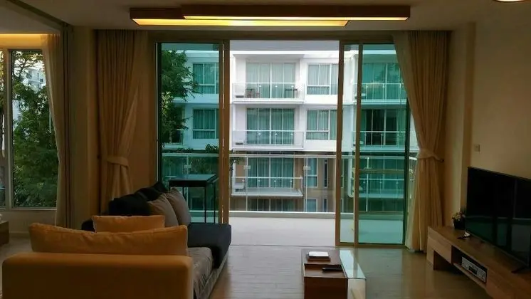 1 Bedroom Apartment with Pool View