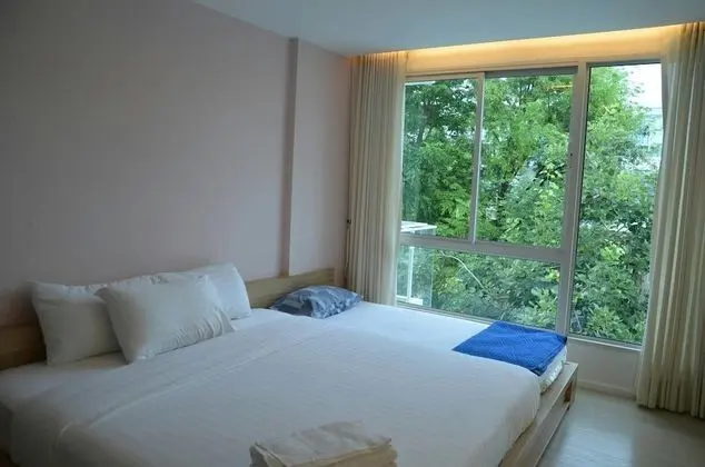 1 Bedroom Apartment with Pool View