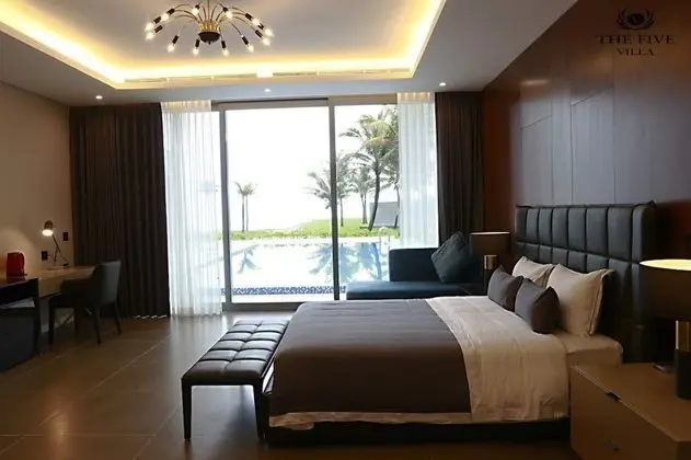 Luxury Villa (8 Bedrooms)