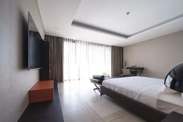 Luxury Villa (8 Bedrooms)