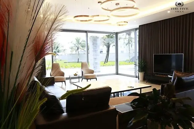 Luxury Villa (8 Bedrooms)