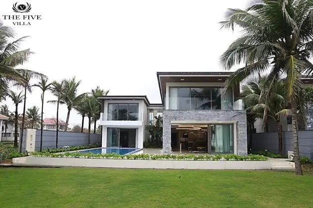 Luxury Villa (8 Bedrooms)