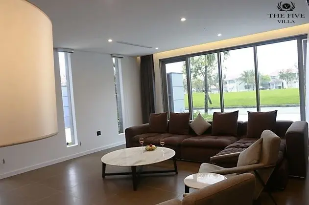 Luxury Villa (8 Bedrooms)