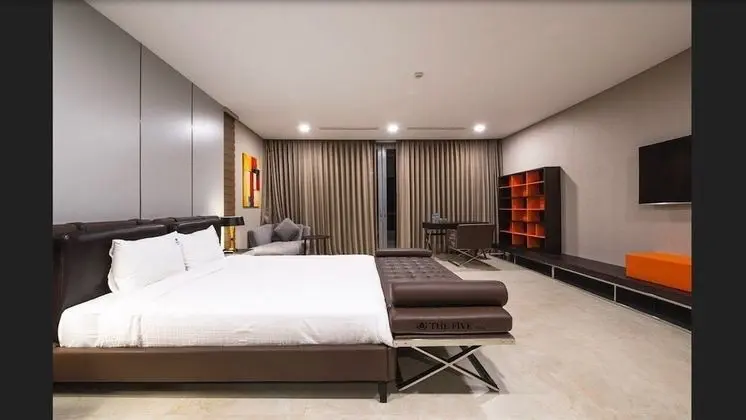 Luxury Villa (8 Bedrooms)