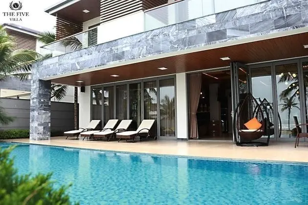 Luxury Villa (8 Bedrooms)