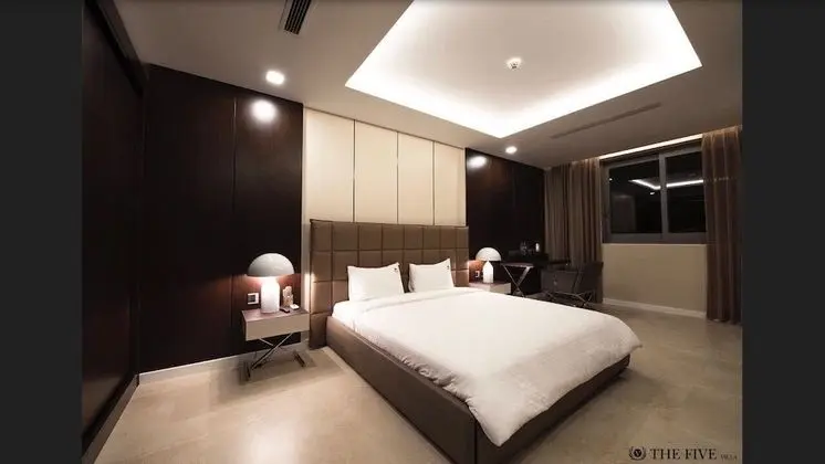 Luxury Villa (8 Bedrooms)