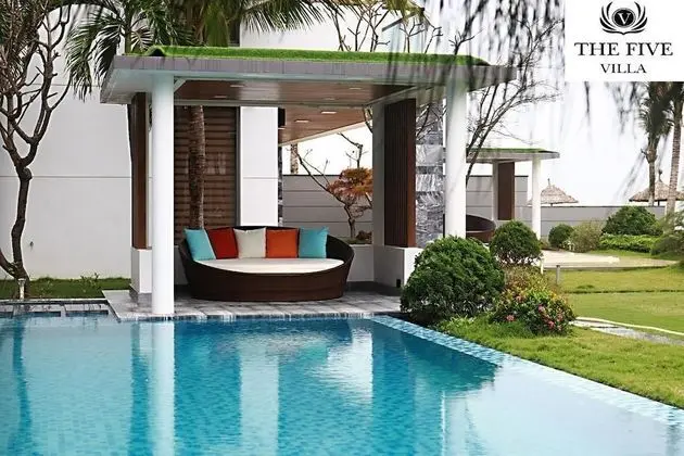 Luxury Villa (8 Bedrooms)
