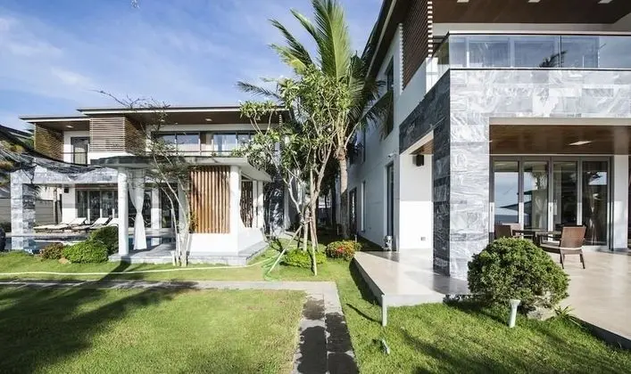 Luxury Villa (8 Bedrooms)