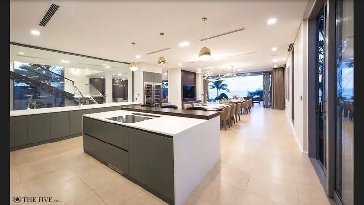 Luxury Villa (8 Bedrooms)