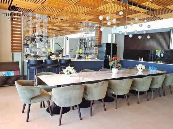 Luxury Villa (8 Bedrooms)