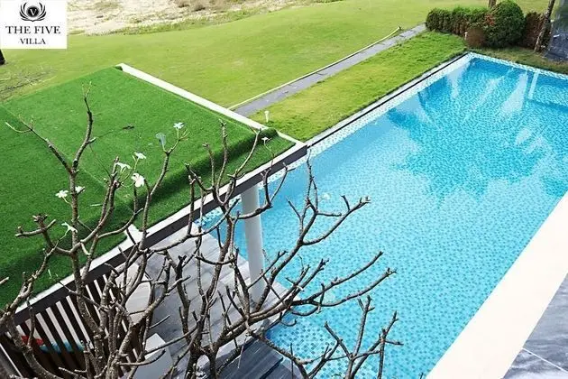 Luxury Villa (8 Bedrooms)