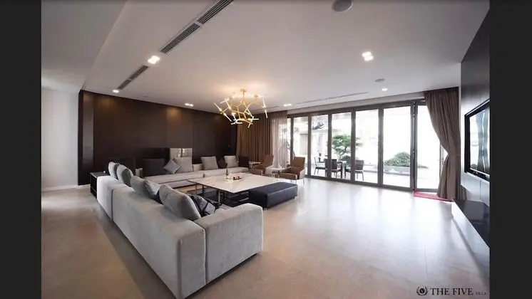 Luxury Villa (8 Bedrooms)