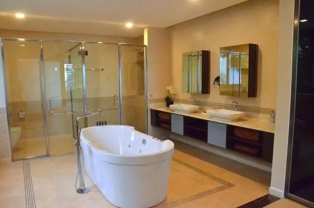Luxury Villa (8 Bedrooms)