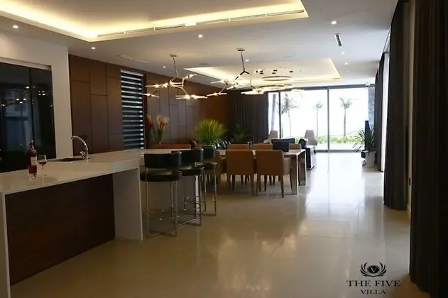 Luxury Villa (8 Bedrooms)
