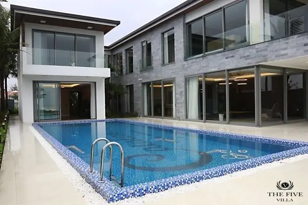 Luxury Villa (8 Bedrooms)