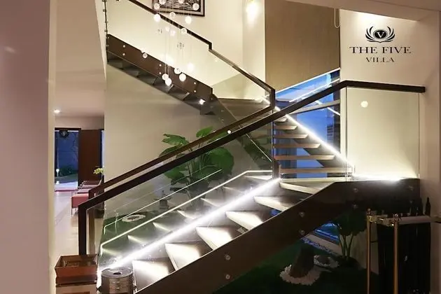 Luxury Villa (8 Bedrooms)
