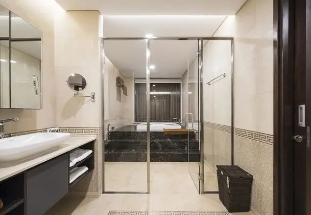Luxury Villa (8 Bedrooms)