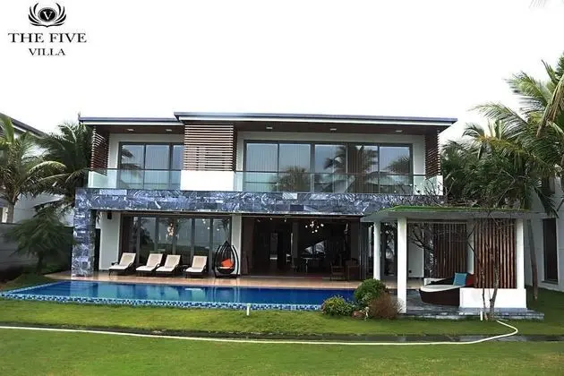 Luxury Villa (8 Bedrooms)