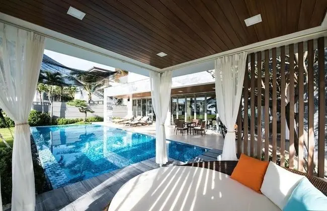 Luxury Villa (8 Bedrooms)