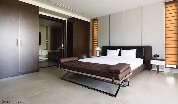 Luxury Villa (8 Bedrooms)