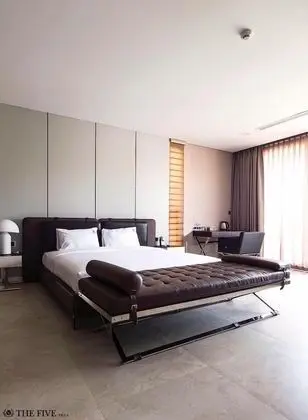 Luxury Villa (8 Bedrooms)
