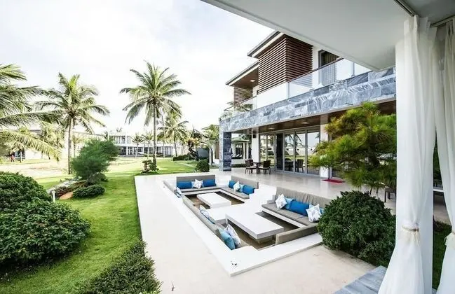 Luxury Villa (8 Bedrooms)