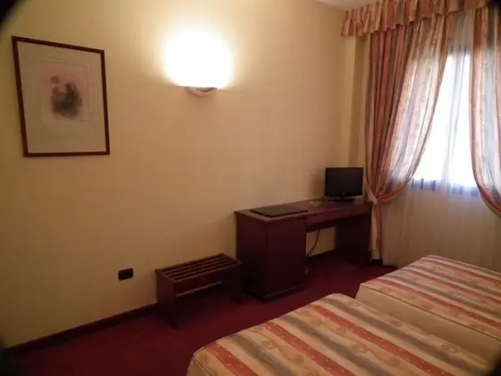 Tek Büyük veya İki Ayrı Yataklı Oda (with extra bed)