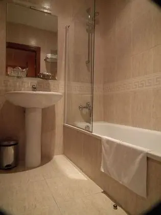 Tek Büyük veya İki Ayrı Yataklı Oda (with extra bed)
