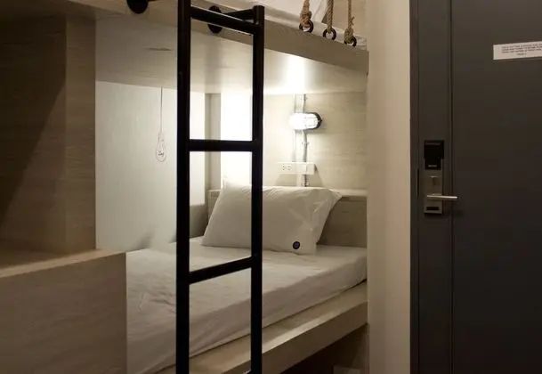 Mixed Dormitory (Share Bathroom)