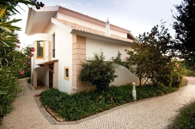 Tek Büyük veya İki Ayrı Yataklı Oda (Land View)